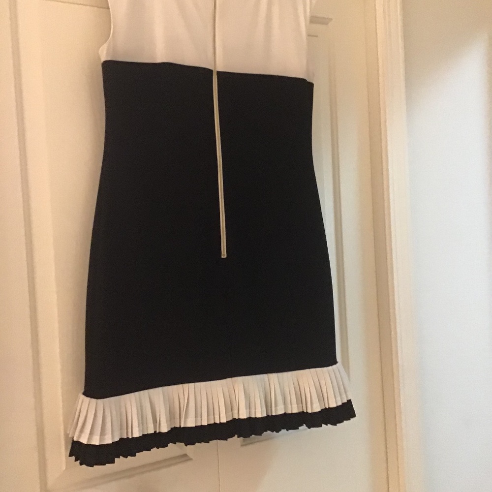 Women’s Sandra Darren Dress - Picture 2 of 3